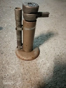 ANTICO CRICK MARTINETTO SOLLEVATORE FERRO A VITE AUTO D'EPOCA 1000kg - Foto 1 di 8