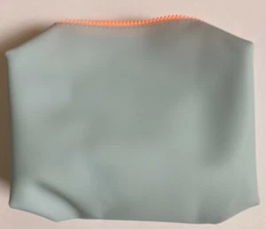 Bolsa de maquillaje de silicona azul claro Target - Imagen 1 de 7