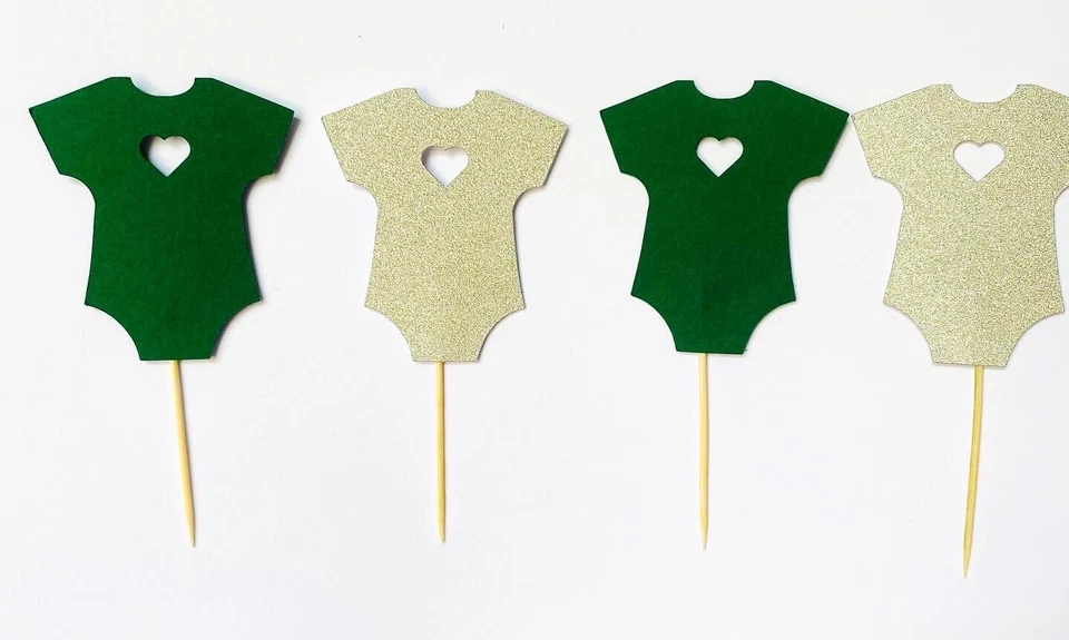 Chaleco hecho a mano para baby shower con cupcake Foto 1 de 1