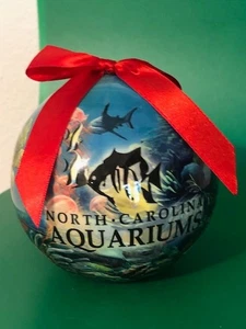 Bola de plástico vintage adorno de Navidad acuario de Carolina del Norte 4" - Imagen 1 de 4
