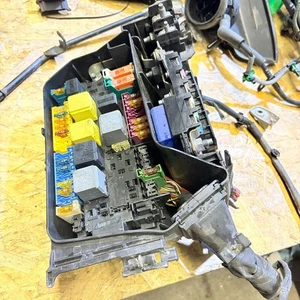 MERCEDES 2013 FRONT FUSE RELAY BOX A0025428019 - Picture 1 of 16