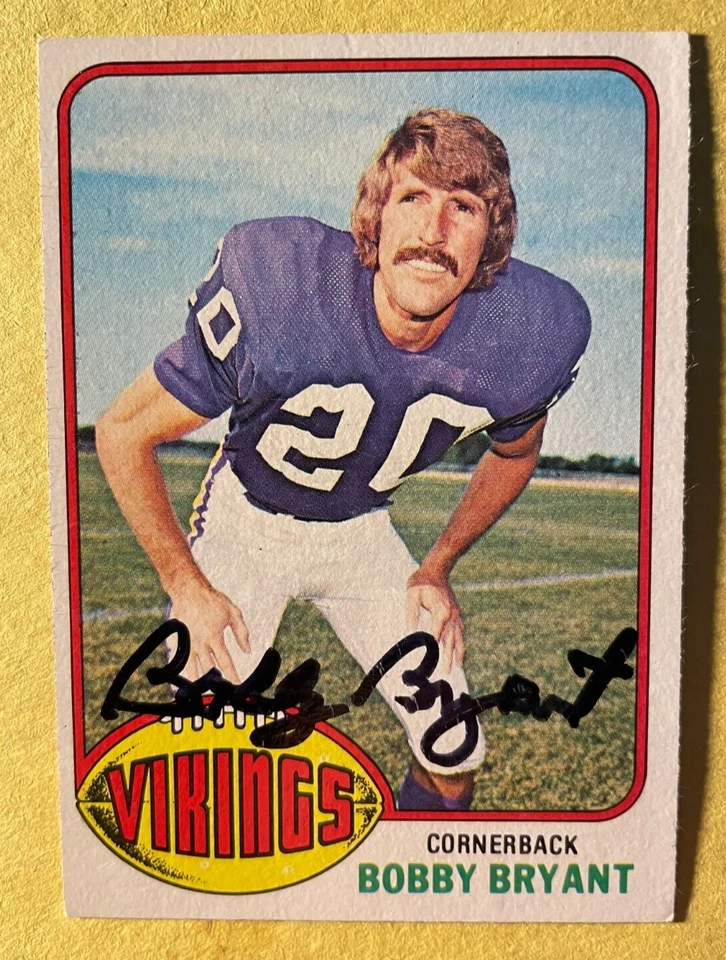 SIGNED BOBBY BRYANT 1976 TOPPS AUTOGRAPHED FOOTBALL CARD - VIKINGS - Image 1 of 2