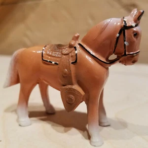 Die Cast Horse Saddle Metal Figurine Painted Western Vtg 2.75" - Swanky Barn - Picture 1 of 12