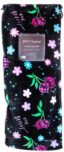 Betsey Johnson Ultra Suave Peluche Tiro Cerezas y Flores Multicolor 50 x 70 Nuevo con Etiquetas - Imagen 1 de 5