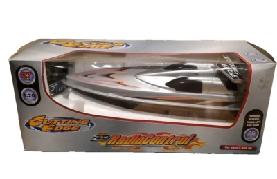 Hot Zone Cutting Edge Speed Boat 27 MHz Radio Control 1:20 Scale Dual Cockpit - Image 1 of 4