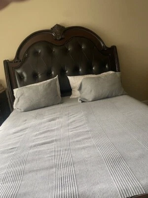 Cal king bedroom set furniture used Very Good Condition - Image 1 of 3