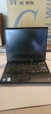 IBM THINKPAD R51 COMO ESTÁ SOLO PIEZAS NO FUNCIONA Foto 1 de 4