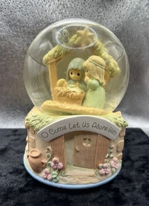 Precious Moments Snow Globe Music Box "O Come Let Us Adore Him" - Picture 1 of 4