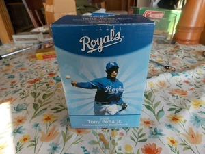 KC ROYALS 2008 TONY PENA JR BOBBLEHEAD COMMEMORATIVO nuovo con scatola MLB - Foto 1 di 2