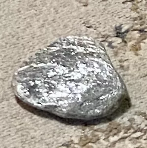 Rock-Schist metamorphic rock. SPECTACULAR DISPLAY PC.so shiny (looks like foil) - Picture 1 of 7