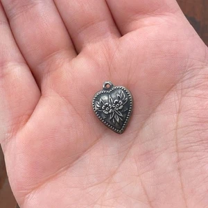Vintage 925 Sterling Silver "PP" Forget Me Nots Puffy Heart Pendant Charm - Picture 1 of 3