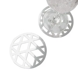 Sottobicchieri tondi taglio laser metallizzato argento Fun Express 4" - 12 pezzi - Foto 1 di 1