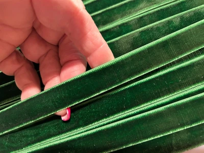 Cinta Terciopelo Rayón Ribete 5.8" Verde Navidad 1yd Hecho en Francia Foto 1 de 3