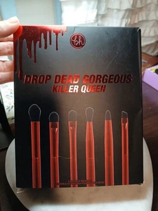Reggiseno Drop Dead Gorgeous Killer Queen set pennelli borsa cosmetici trucco rosso nero vamp - Foto 1 di 2