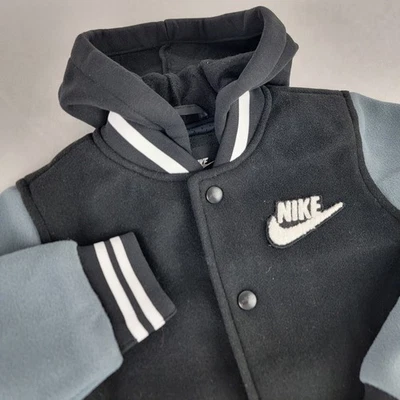 Nike Kids 5-6 Varsity Letterman куртка с капюшоном черный серый вышитый свуш - Изображение 1 из 4