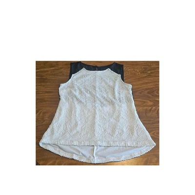 Blusa sin mangas Maurices blanca de encaje con ribete negro Foto 1 de 4