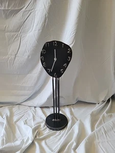 Orologio a pendolo postmoderno Jon Sarriugarte 1993 forma metallo e riforma funzionante - Foto 1 di 11