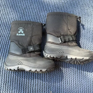 Botas de lluvia para nieve de invierno impermeables forradas aisladas Kamik para niños negras talla 3 de goma - Imagen 1 de 6