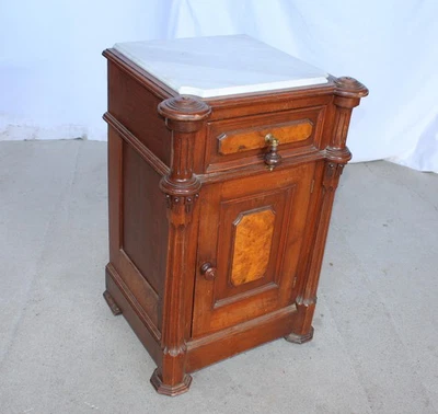 Antigua cómoda victoriana con tapa de mármol de nogal Foto 1 de 4