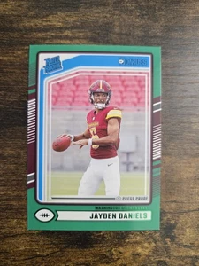 2024 Panini Donruss - Rated Rookie Jayden Daniels #389 Press Proof Green (RC) - Bild 1 von 3