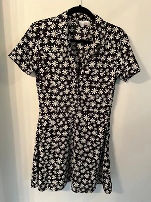 Vestido Dividido H&M Negro Blanco Floral Estampado Margarita Verano Botón Acento Talla S Foto 1 de 4
