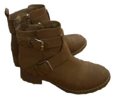 Botas al tobillo Gentle Souls by Kenneth Cole para mujer color tostado moto gamuza talla 6 - Usadas en Excelente Condición Foto 1 de 4