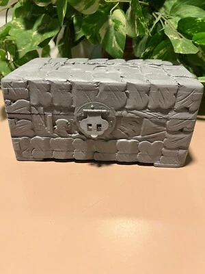 Китайская резная камфорная деревянная шкатулка ручной работы окрашена в серый цвет. Винтаж - Изображение 1 из 4