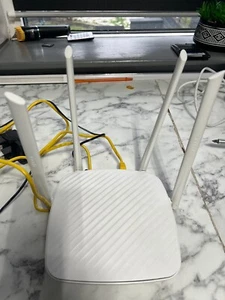 Tenda F9 600Mbps Wi-Fi Router with 4 * 6dBi Antennas, Easy Setup, Beamforming - Picture 1 of 2