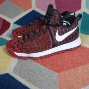 Taglia 10,5 - Nike KD 9 University Rosso - Foto 1 di 5