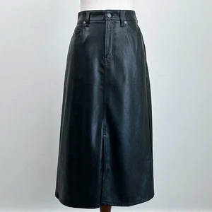 Falda midi con abertura frontal negra de cuero sintético Gap  - Imagen 1 de 8