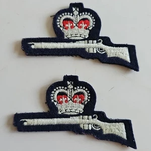 RAF Cadet Issue ATC Marksman Proficiency Cloth Badge, Rifle & Queens Crown 80x50 - Picture 1 of 4