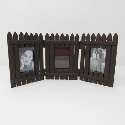 Cerca de piquete marrón rústico con bisagras triple marco de fotos mesa granja metal Foto 1 de 4