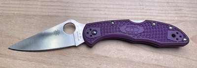 Spyderco Delica 4 VG-10 Seki-City Lightweight Purple Plain Edge Pocket Knife - Image 1 of 4