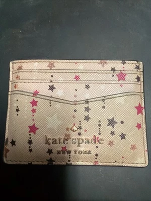 Nuevo con etiquetas Portatarjetas Kate Spade Pequeño Delgado Estampado Brillante Rosa Foto 1 de 3