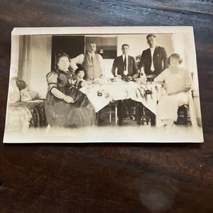 Vintage Late 1800’s Early 1900’s Glossy Photo Blank Post Card B&W Family @ Table - Picture 1 of 3