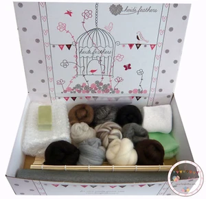 Heidifeathers® Boxed Starter NASSFILZSET - 'Naturwolle' komplettes Wollset - Bild 1 von 9