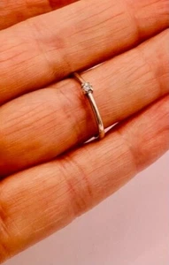 Delicate Vintage Solid 9ct White Gold Solitaire Diamond Ring Jewellery - Picture 1 of 3