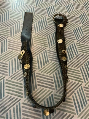 Chicos 宽棕色扣带金色玻璃吊坠金属链扣 48 3/4 — 第 1/4 张图片