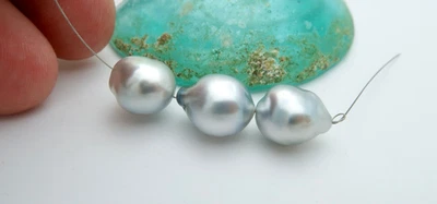 AA+ 3 BEAUTIFUL HIGH GRADE TAHITIAN CULTURED PEARLS - SILVER COLORFUL PEARLS - Image 1 of 4