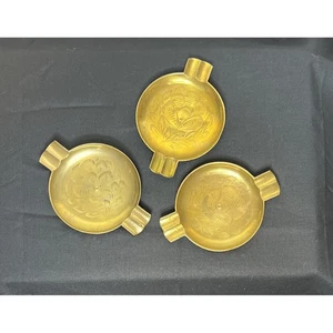 Cenicero Floral Grabado India Latón Ornamentado De Colección Redondo 4 Ranuras Hecho a Mano Juego de 3 - Imagen 1 de 9