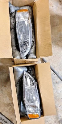 AC2519104 Fits 1999-2001 Acura TL Headlight Driver and Passenger Side Unit - Image 1 of 4