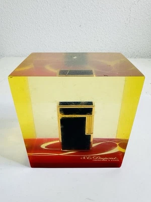 Encendedor S.T. Dupont, presentado en una caja de exhibición Original Raro Tiend - Imagen 1 de 4