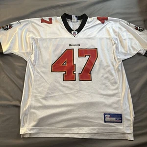Camiseta deportiva blanca John Lynch Reebok Tampa Bay Buccaneers auténtica sobre el campo Reebok - Imagen 1 de 10