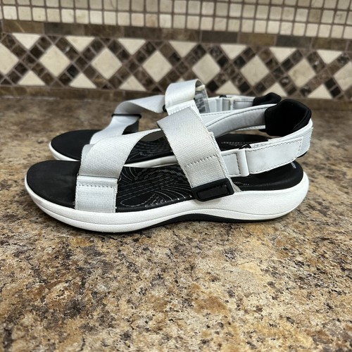 Sandali Clarks Cloud Steppers Mira Sun grigio chiaro slingback donna US 7