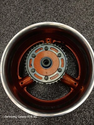 Rueda trasera 99/07 Suzuki Hayabusa 300 18" con piñón y espaciador Foto 1 de 4