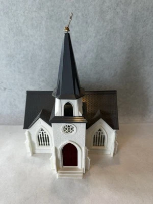 Bachmann 45192 HO-Scale Plasticville Cathedral Snap-Kit - Image 1 of 4