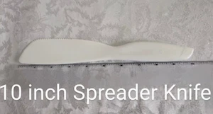 New Tupperware Spreader Spatula White 10" Long Serrated Edge Brand New - Picture 1 of 2