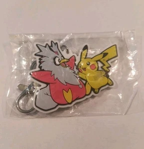 Holiday Calendar 2022 Event Keychain Delibird & Pikachu - Picture 1 of 3