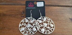 Paparazzi Earrings (new) #525 HOLLY'S HOOPS SILVER