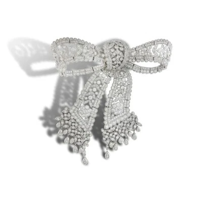 Luxurious Bow Design Bridal Wedding Brooch Pin With 19.52CT Round Cut Sapphire - Image 1 of 4